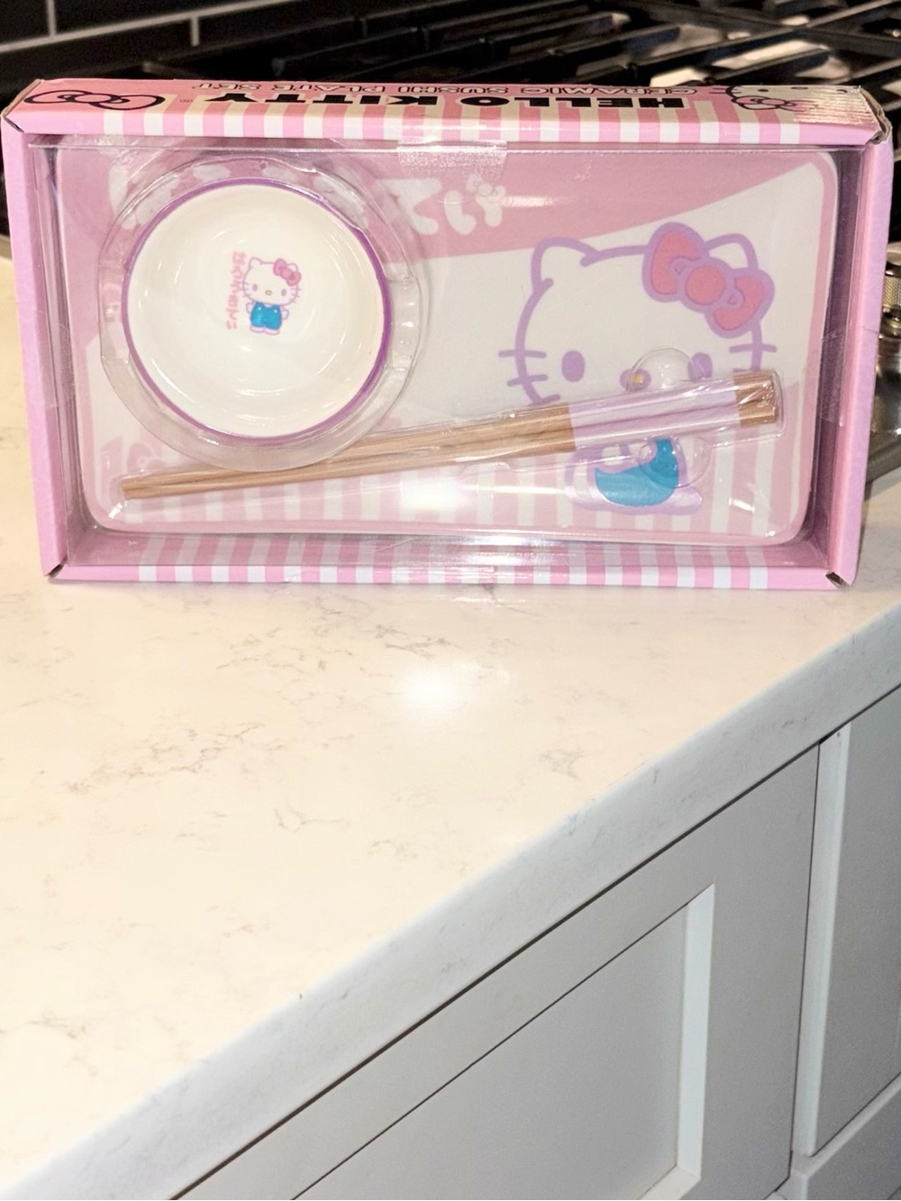 Hello Kitty Ceramic Sushi Set with Chopsticks Gift Box - Picture 4 of 8
